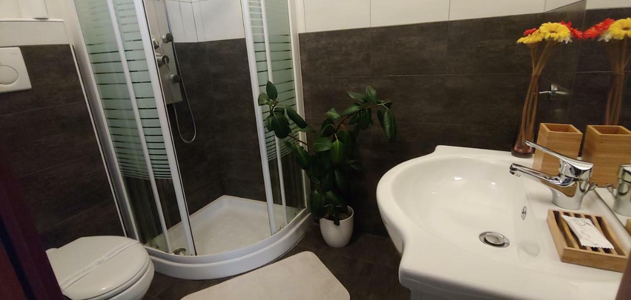 Affittacamere Valchiavenna - Foresteria Lombarda Con Parcheggio Privato Sul Posto! Apprezzata Gestione Familiare Dal 2012, Qualita-Prezzo Top! "Guest-House With Private Parking On Site! Appreciated Family Management Since 2012, Quality-Price Top!" מראה חיצוני תמונה